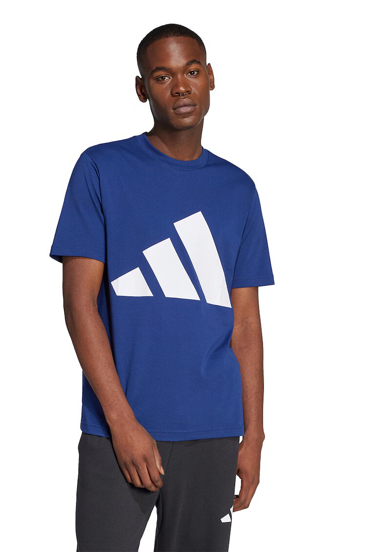 ADIDAS SPORTSWEAR Tricou cu decolteu la baza gatului si imprimeu logo - Alb/Albastru inchis