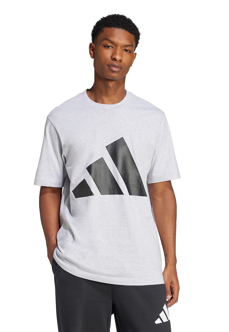 ADIDAS SPORTSWEAR Tricou cu decolteu la baza gatului si imprimeu logo - Negru/Alb murdar