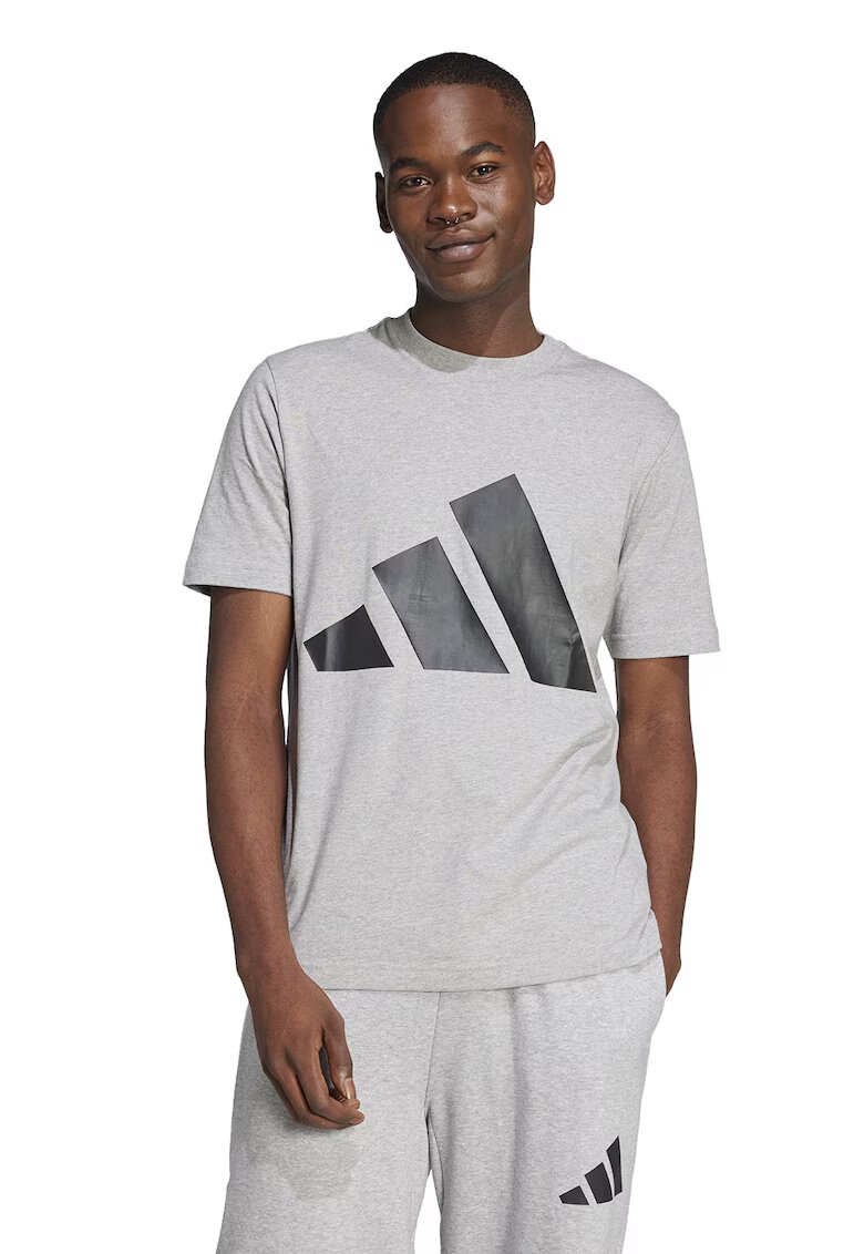 ADIDAS SPORTSWEAR Tricou cu decolteu la baza gatului si imprimeu logo - Negru/Gri deschis