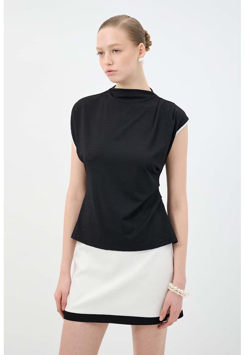 adL Tricou cu decolteu drapat - Negru