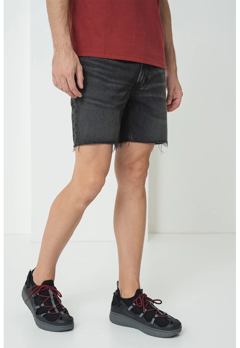Calvin Klein Jeans Blugi scurti cu terminatie franjurata - Gri antracit