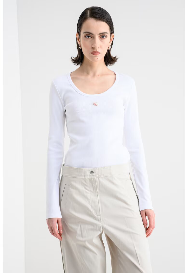 Calvin Klein Jeans Bluza slim fit cu decolteu rotund - Alb