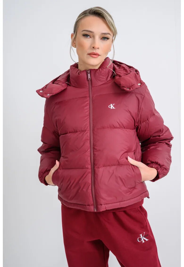 Calvin Klein Jeans Geaca relaxed fit cu umplutura de puf - Visiniu