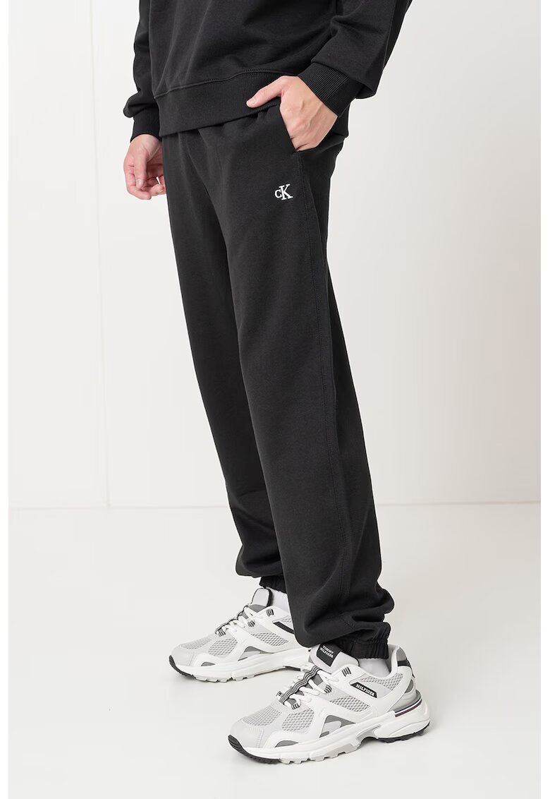 Calvin Klein Jeans Pantaloni de trening relaxed fit cu terminatie elastica - Negru