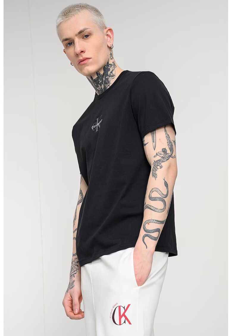 Calvin Klein Jeans Tricou cu decolteu la baza gatului si logo - Negru