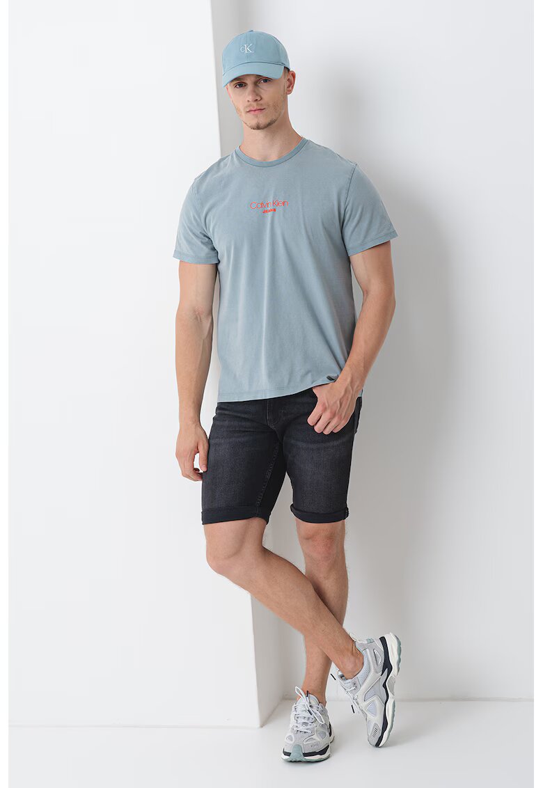 Calvin Klein Jeans Tricou de bumbac cu decolteu la baza gatului - Albastru prafuit/Portocaliu mandarina