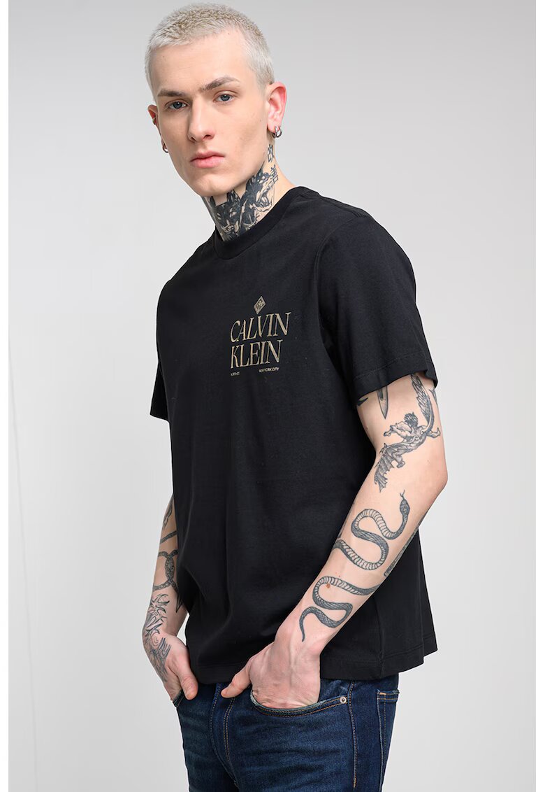 Calvin Klein Jeans Tricou de bumbac cu decolteu la baza gatului si logo - Auriu/Negru