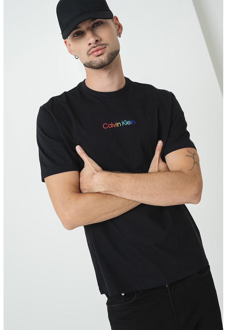 Calvin Klein Jeans Tricou de bumbac cu imprimeu logo - Negru/Portocaliu/Albastru