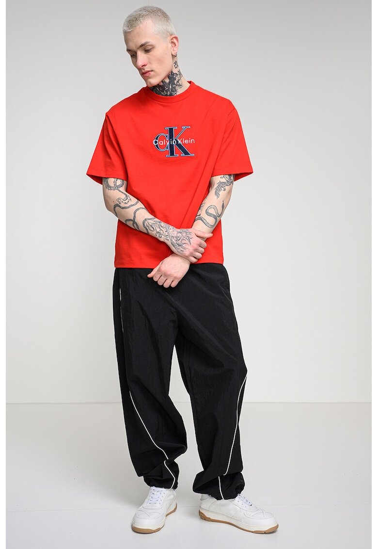 Calvin Klein Jeans Tricou de bumbac cu logo brodat - Rosu vermillion