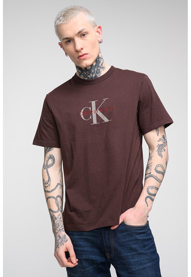 Calvin Klein Jeans Tricou din bumbac cu imprimeu logo - Maro inchis