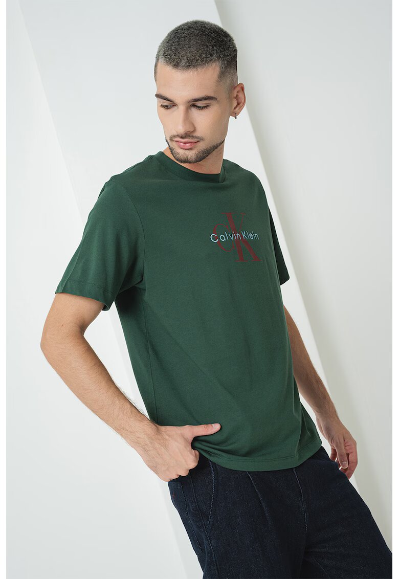 Calvin Klein Jeans Tricou din bumbac cu imprimeu logo - Visiniu/Verde padure