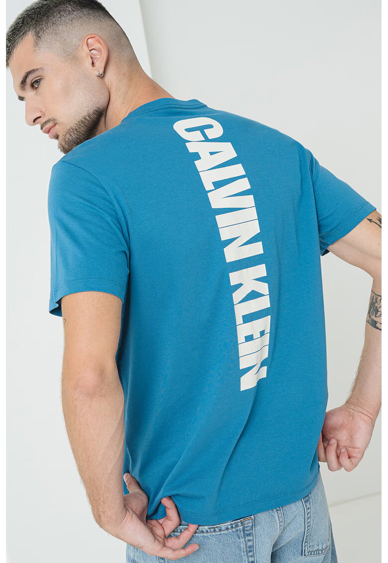 Calvin Klein Jeans Tricou din bumbac cu imprimeu supradimensionat cu logo pe partea din spate - Albastru pastel