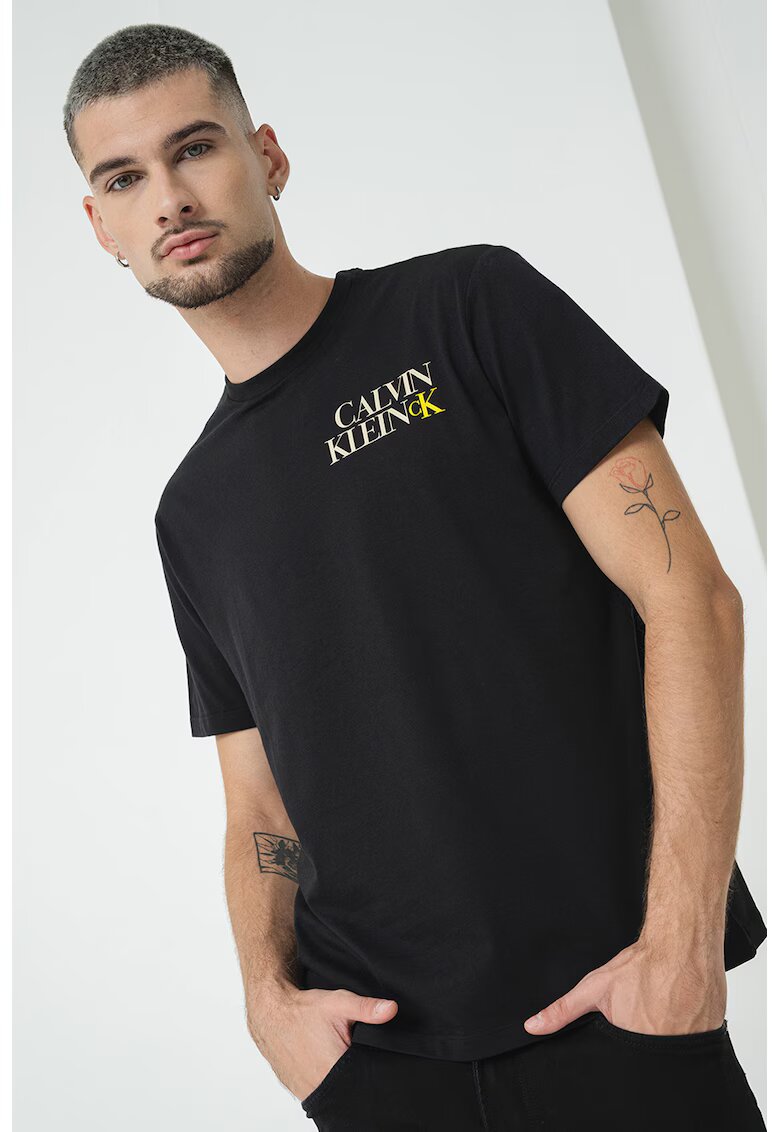 Calvin Klein Jeans Tricou din bumbac cu logo pe piept - Negru/Galben