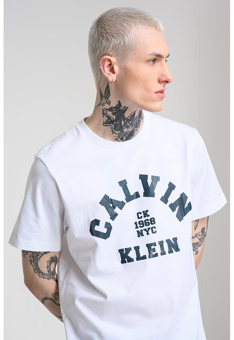 Calvin Klein Jeans Tricou lejer cu logo pe partea din fata - Alb