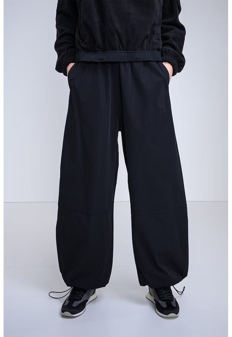 Calvin Klein Pantaloni cu croiala parachute - Negru