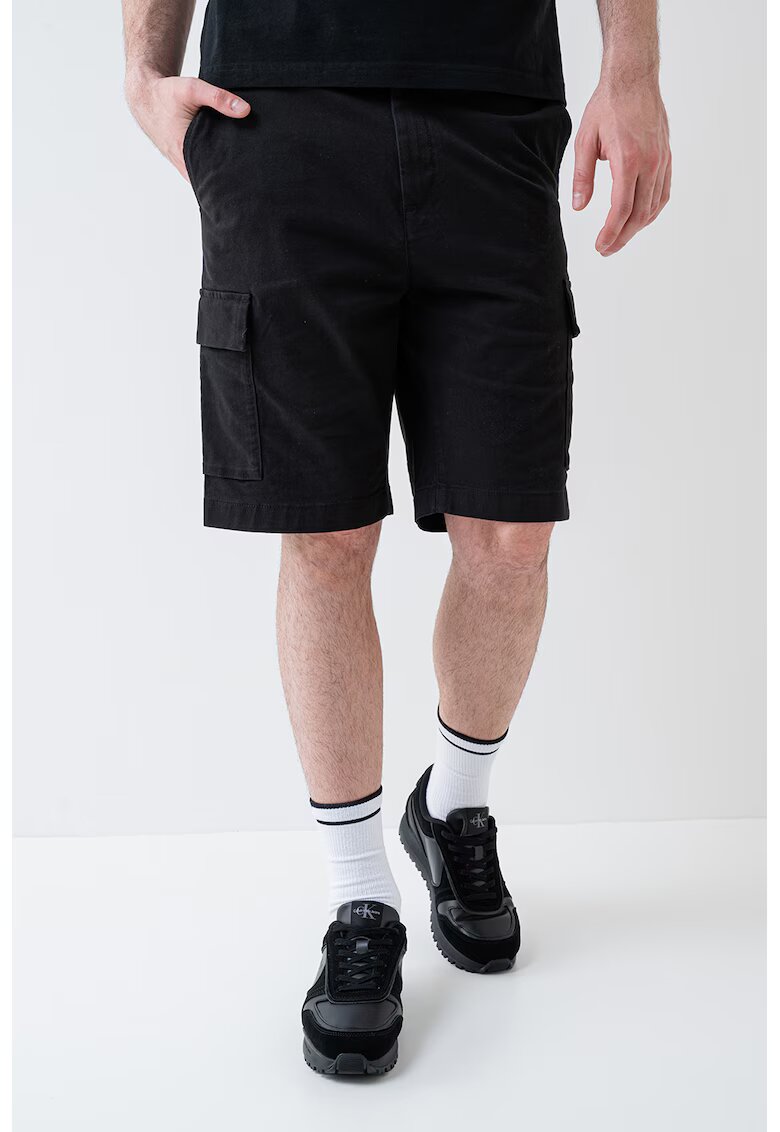 Calvin Klein Pantaloni scurti cargo cu buzunare multiple - Negru