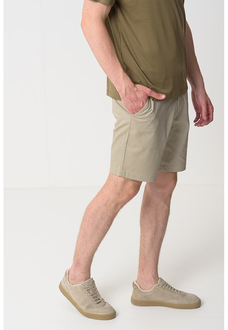 Calvin Klein Pantaloni scurti slim fit din amestec de bumbac - Maro nisip