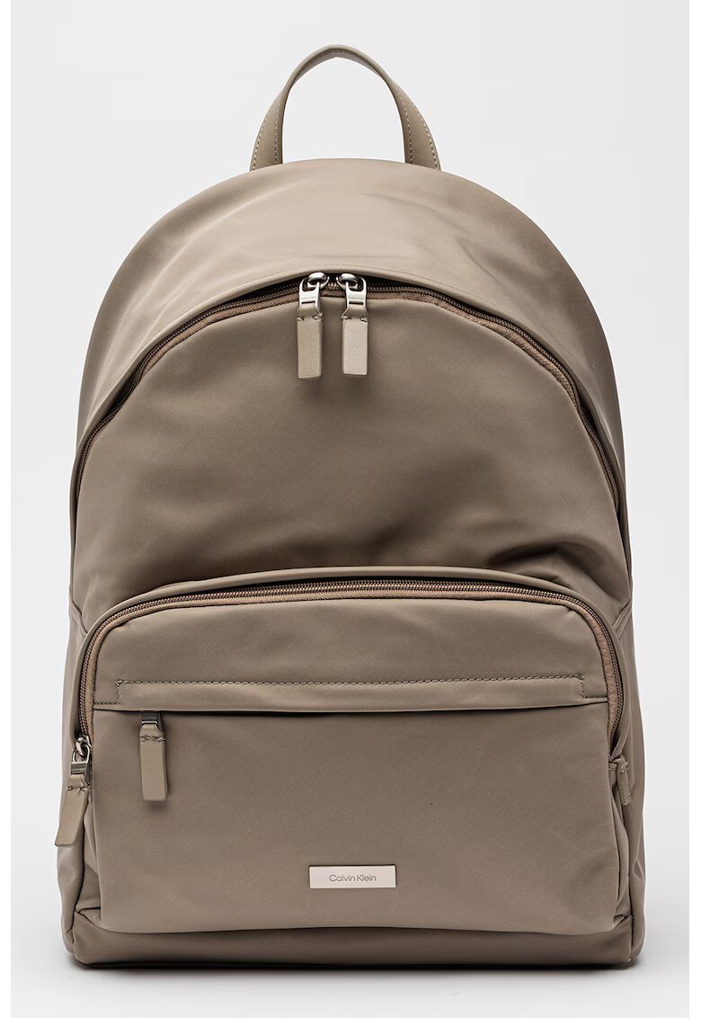 Calvin Klein Rucsac cu buzunare multiple - Maro taupe
