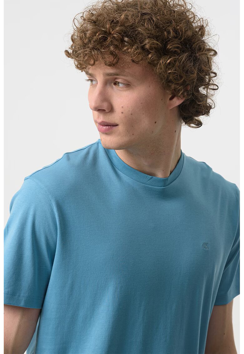 Calvin Klein Tricou regular fit cu decolteu la baza gatului - Albastru deschis