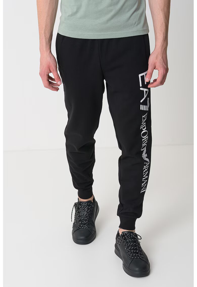 EA7 Pantaloni de trening cu imprimeu logo supradimensionat - Negru