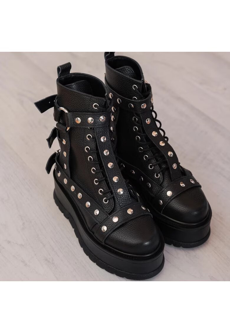 Exclusives Ghete din piele cu nituri Blackout