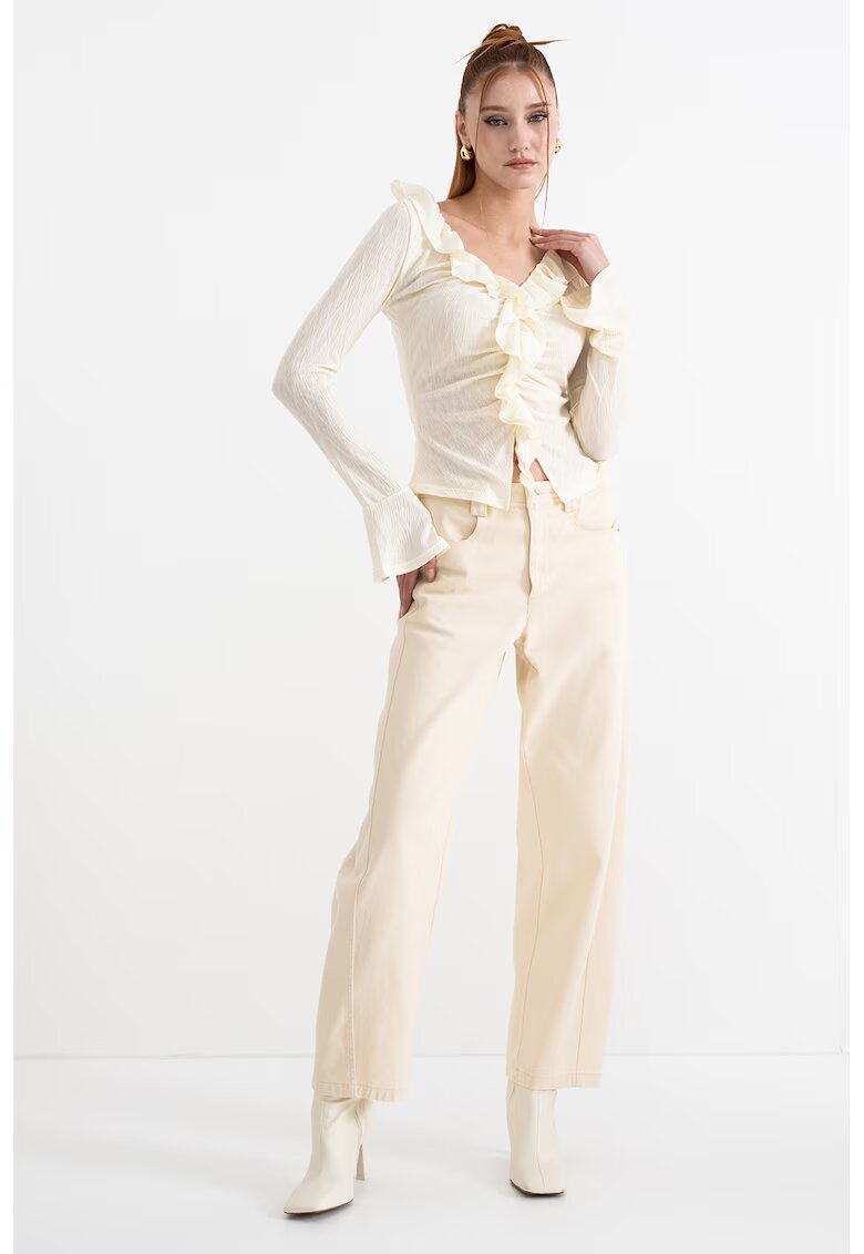 Gina Tricot Bluza cu decolteu in V si volane - Alb fildes