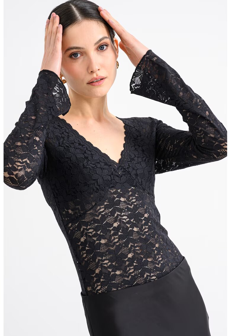 Gina Tricot Bluza slim fit cu decolteu in V - Negru