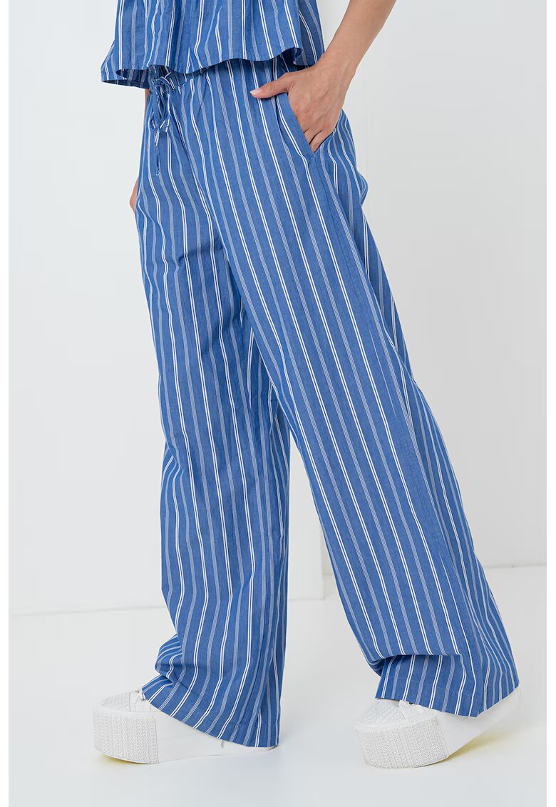 Gina Tricot Pantaloni din amestec de bumbac organic cu croiala ampla si dungi - Alb/Albastru inchis