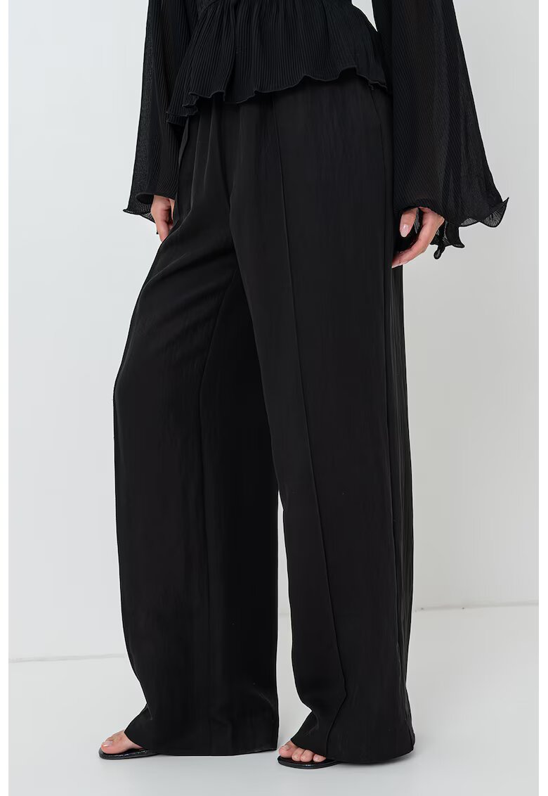 Gina Tricot Pantaloni evazati din amestec de lyocell cu buzunare laterale - Negru