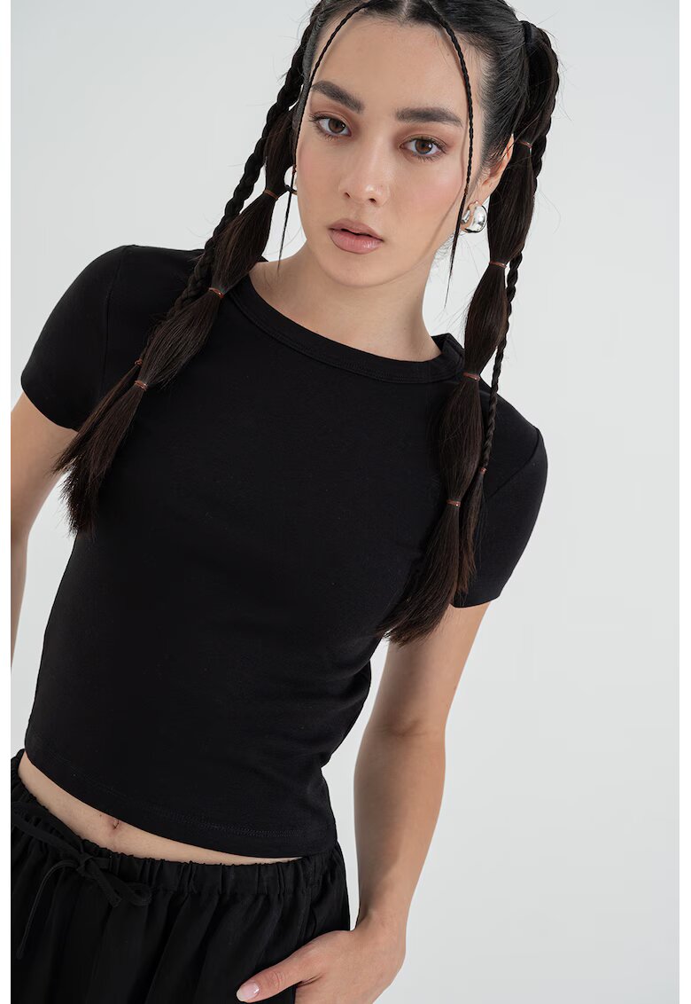 Gina Tricot Tricou crop din amestec de bumbac organic cu decolteu rotund - Negru