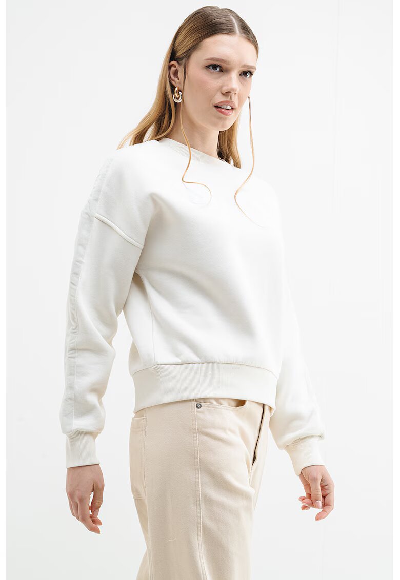 GUESS Bluza de trening cu logo pe piept - Alb murdar