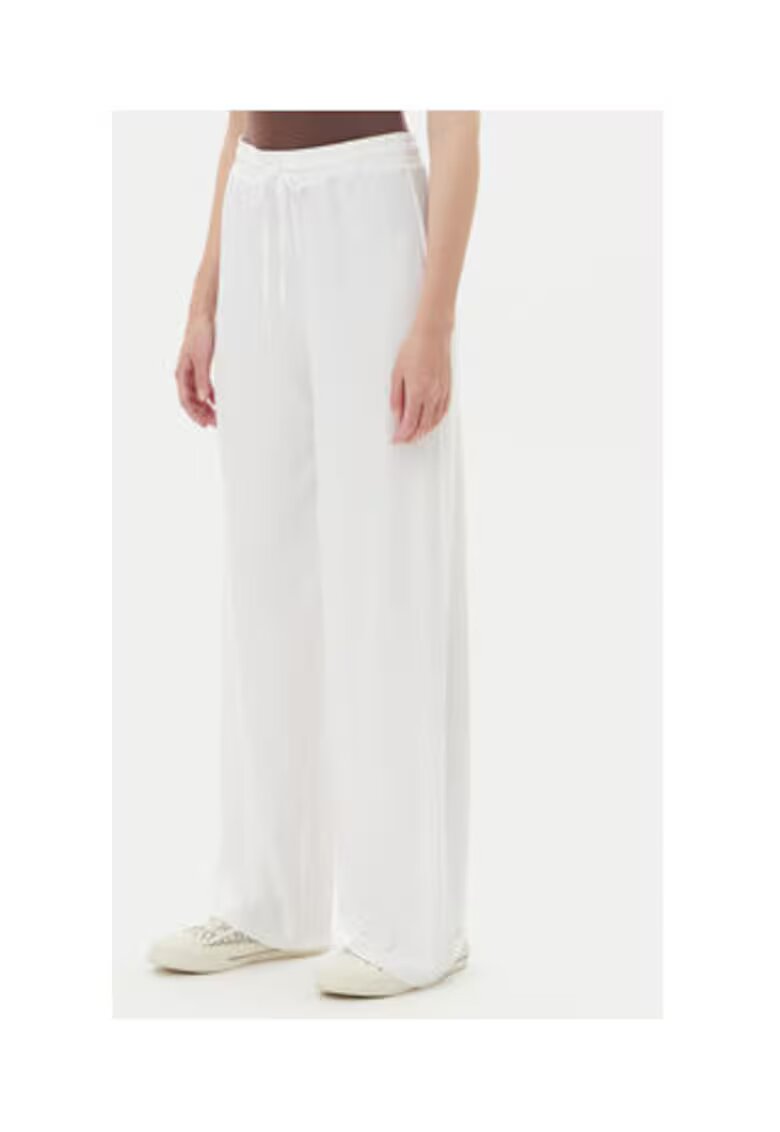 GUESS Pantaloni lejeri