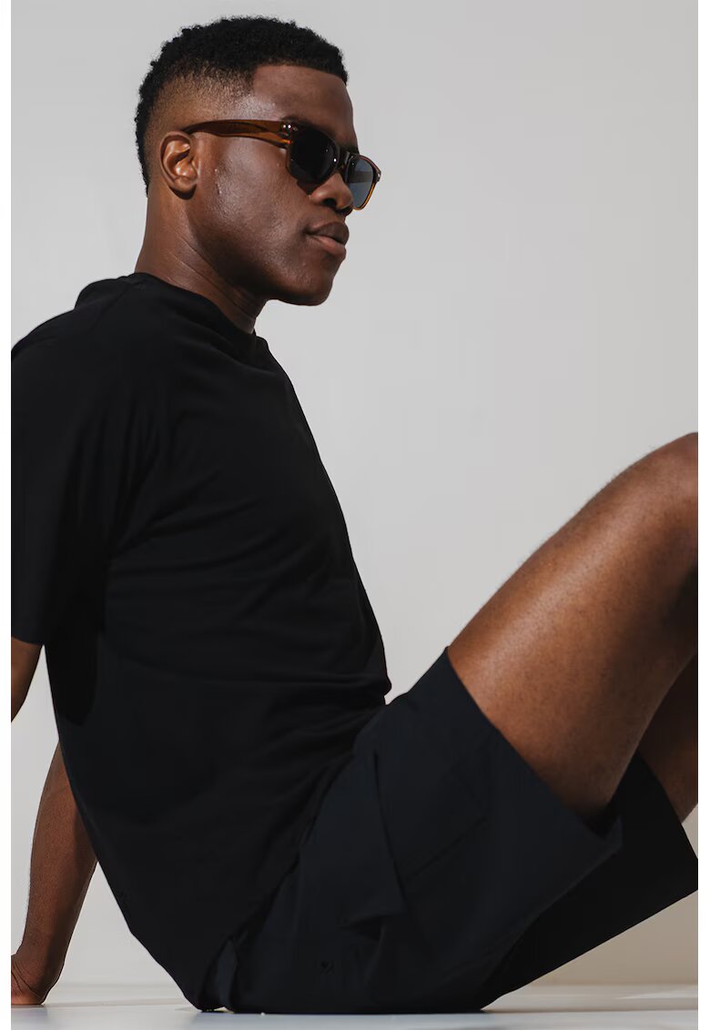 GUESS Pantaloni scurti de baie cu buzunare laterale cu clapa - Negru