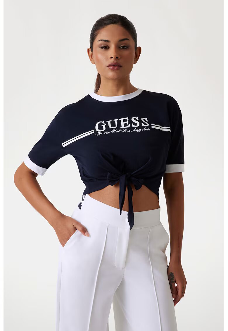 GUESS Tricou crop cu imprimeu logo - Alb/Albastru ultramarin