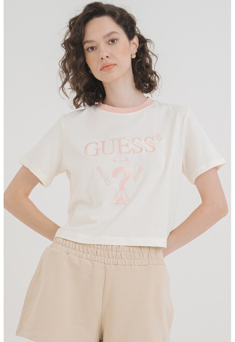 GUESS Tricou crop cu logo - pentru fitness - Alb fildes/Roz prafuit
