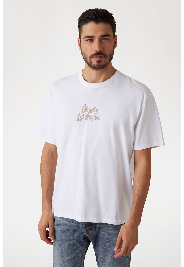 GUESS Tricou cu decolteu la baza gatului si imprimeu pe spate - Maro nisip/Alb optic