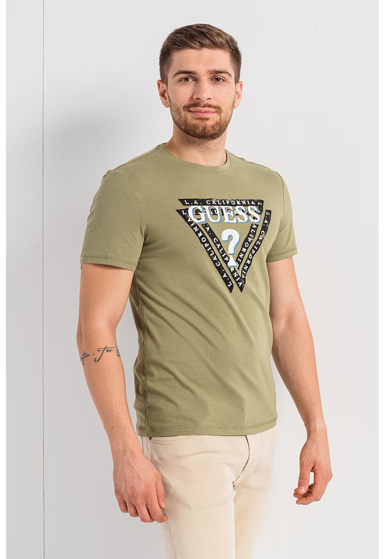 GUESS Tricou slim fit cu imprimeu logo contrastant pe piept - Alb/Negru/Verde aquamarin