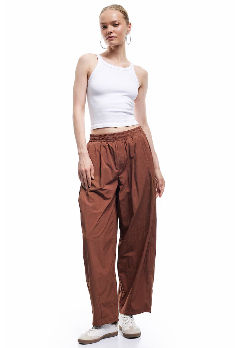 KOTON Pantaloni uni relaxed fit cu talie medie - Maro scortisoara