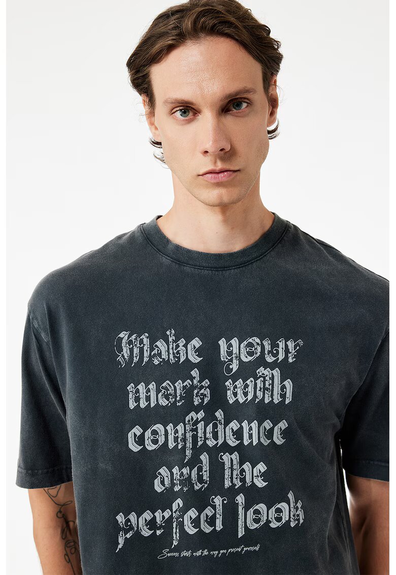 KOTON Tricou regular fit cu imprimeu text - Gri carbune