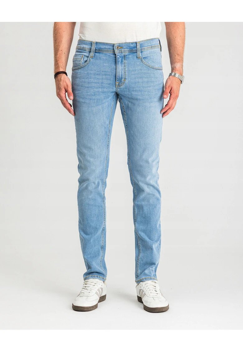 Mustang Blugi Barbati - Oregon Tapered - Talie Joasa - 100% Bumbac - Fermoar - Lungi - 5 Bunzuare - Albastru Deschis - Albastru