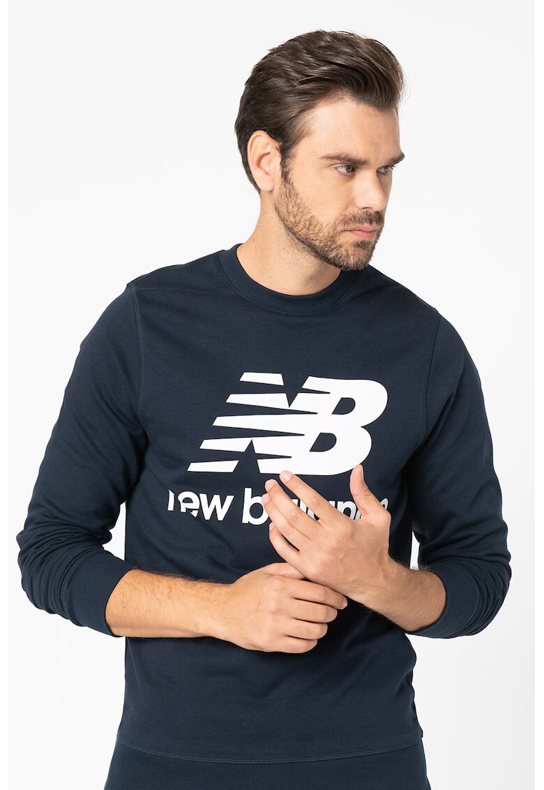 New Balance Bluza sport cu imprimeu logo supradimensionat Essentials - Bleumarin -