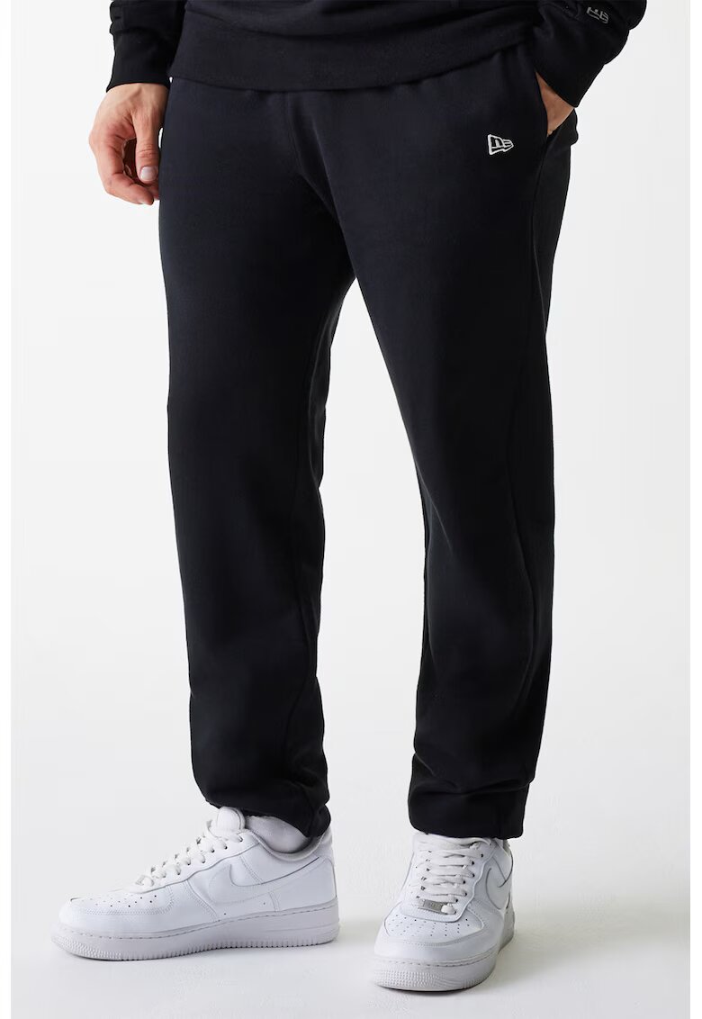 New Era Pantaloni de trening cu logo brodat New York Yankees MLB - Negru stins