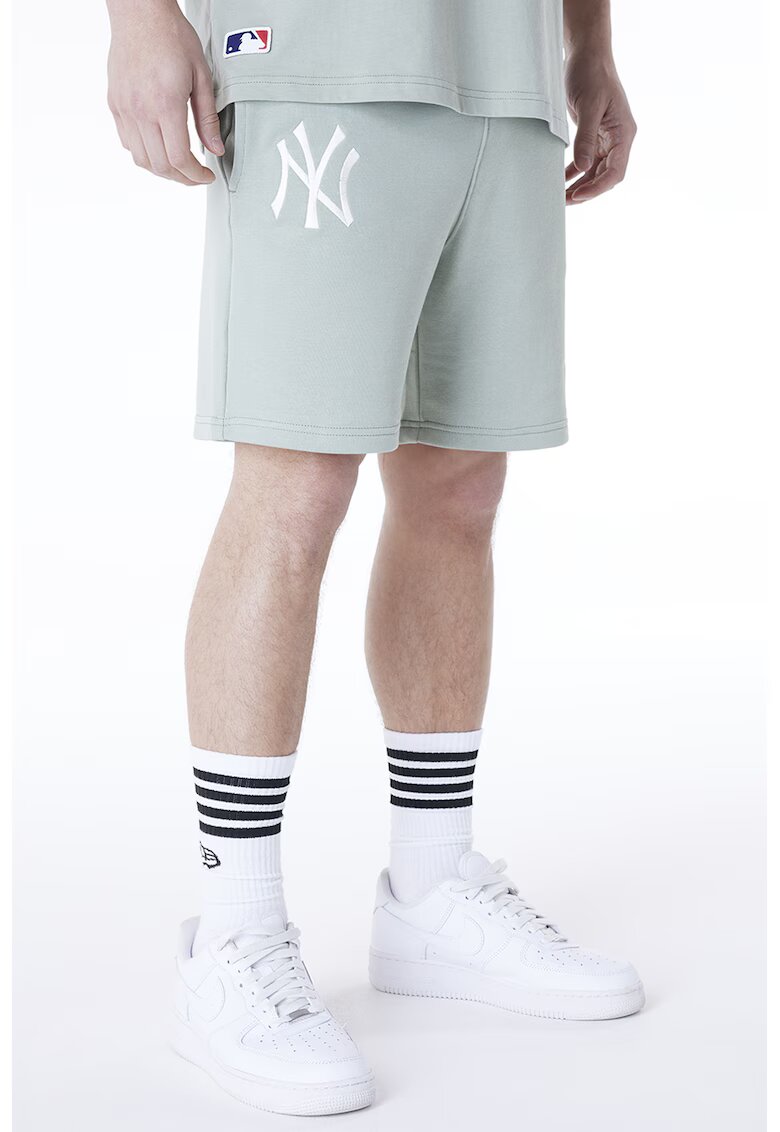 New Era Pantaloni de trening scurti cu snur si monograma brodata - Gri cenusiu