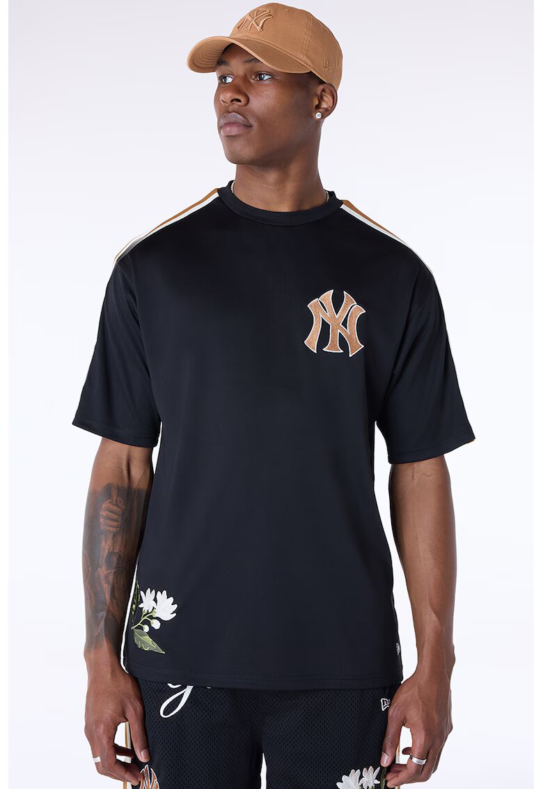 New Era Tricou cu detalii brodate - Negru/Maro