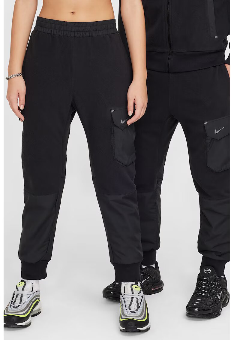 Nike Pantaloni de trening cargo cu segmente din fleece - Negru