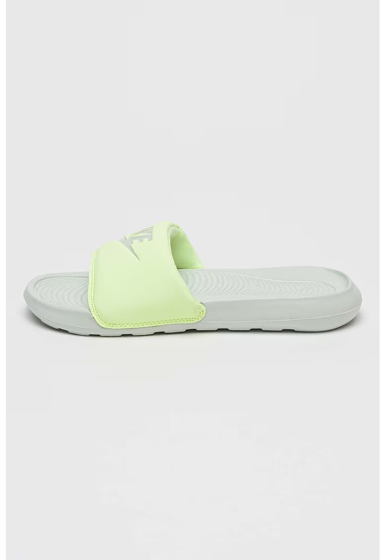 Nike Papuci cu imprimeu logo Victori One - Gri deschis/Verde pal