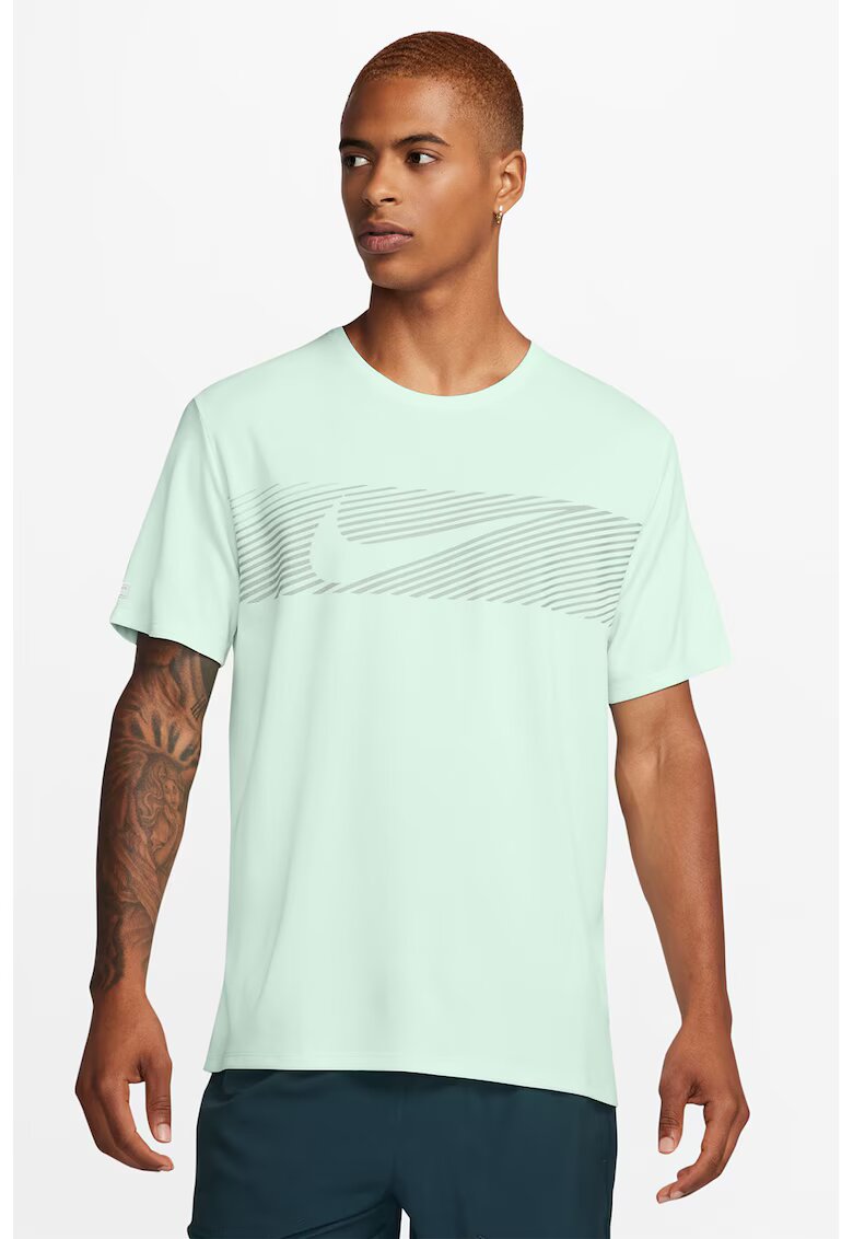 Nike Tricou cu detalii fosforescente pentru alergare Miler Flash - Verde pal