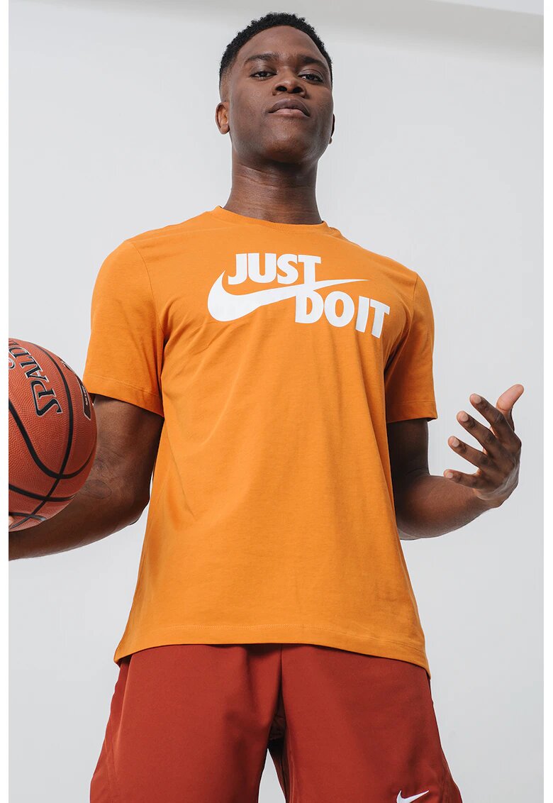 Nike Tricou de bumbac cu imprimeu logo si text Swoosh - Portocaliu/Alb murdar