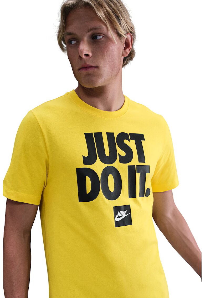 Nike Tricou regular fit din bumbac cu imprimeu Sportswear - Negru/Galben deschis