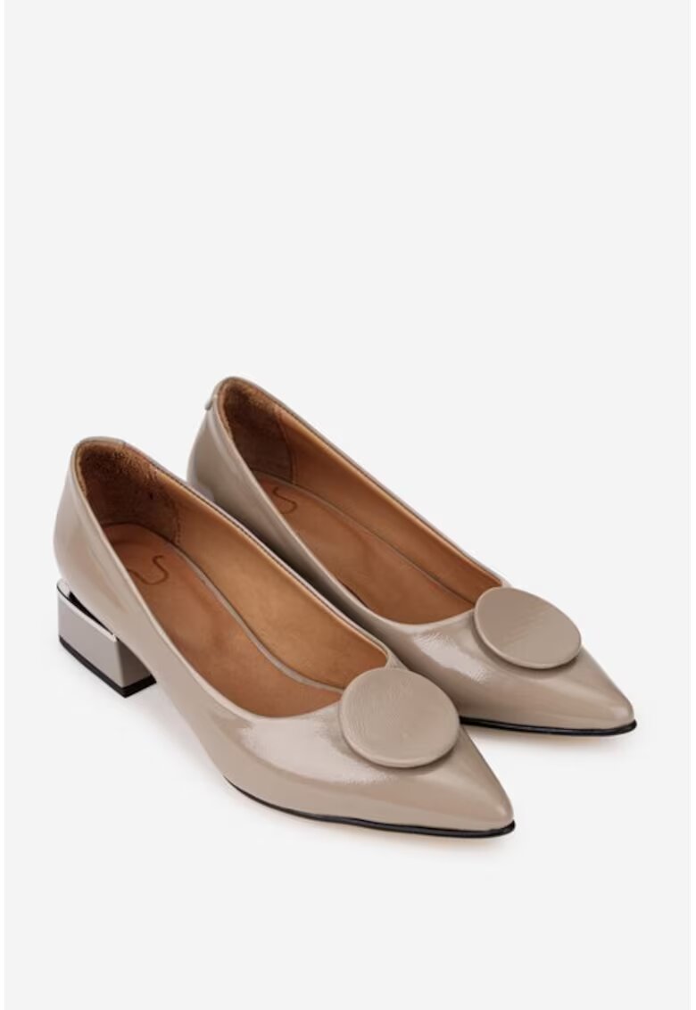 NUR Pantofi dama din piele lacuita taupe cu ornament